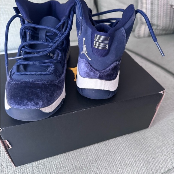 Jordan 11 Retro Suede Kids - Picture 4 of 7